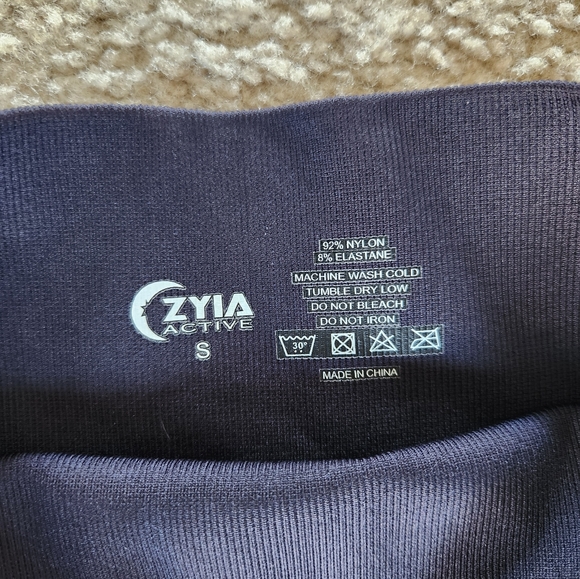 Zyia Black & White Ombre Performance Hi Rise Leggings - Picture 4 of 4